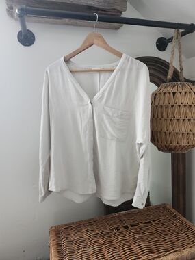 Club Monaco Cream V-Neck Button Down Blouse